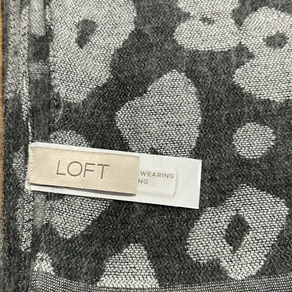 LOFT Ann Taylor Knit Scarf Shawl Wrap Leopard Print Grey 78